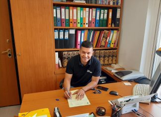 Υπέγραψε ο Λάμπρος Σκούμας